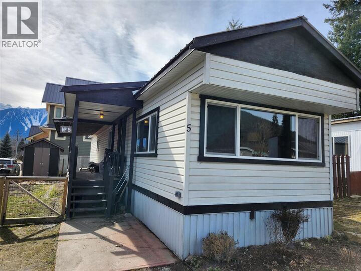 Property Photo:  606 Edward Street East 5  BC V0E 2S0 