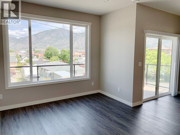 Property Photo: 8504 70th Avenue 101 BC V0H 1V1