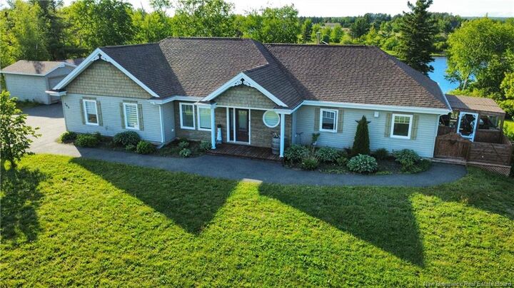 703 Rue Baspuits — photo 1
