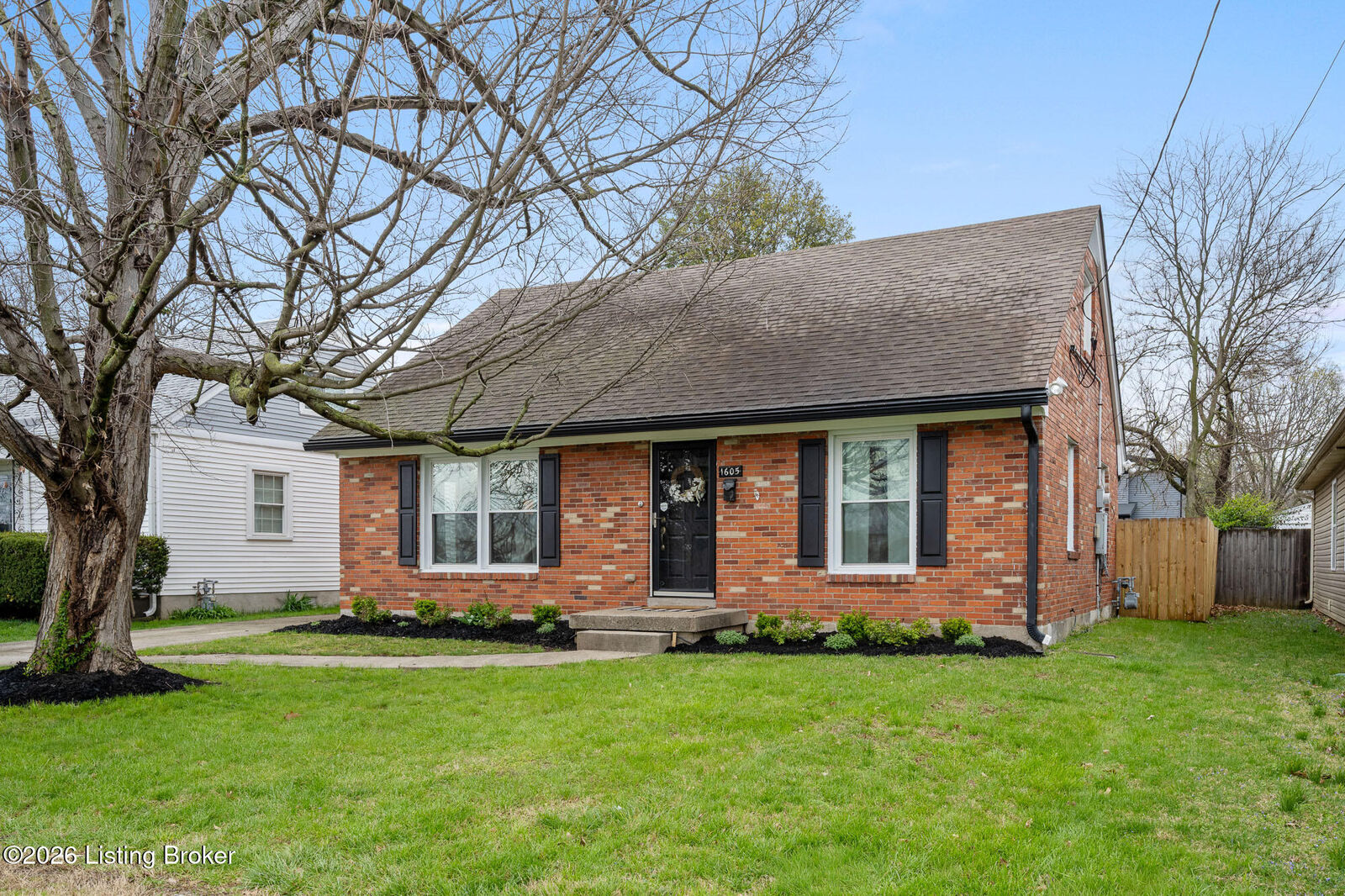 Property Photo:  1605 Military Ave  KY 40242 
