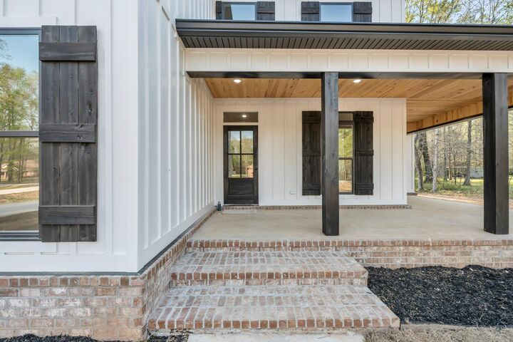 Property Photo:  172 Densbrook Ln  MS 39759 