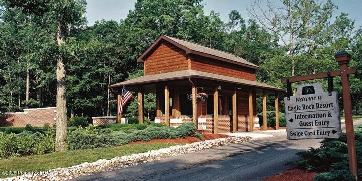 Property Photo: 476 Crooked Stick Lane PA 18202