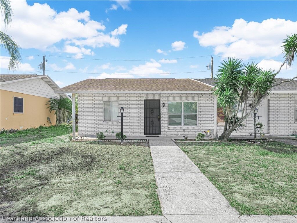 Property Photo:  3021 Villa Road  FL 33870 