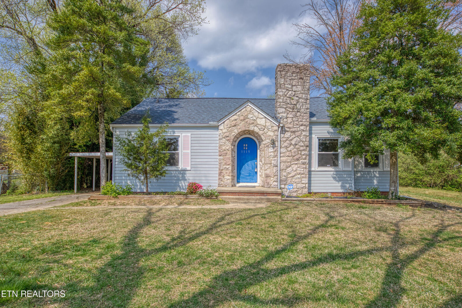 Property Photo: 1115 W Parkway Ave TN 37912