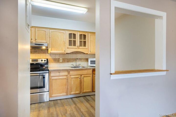 Property Photo:  10 Regents Place D  NY 10598 