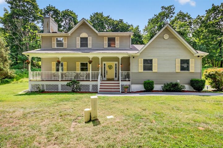 Property Photo:  6 Summer Winds Court  NY 12520 