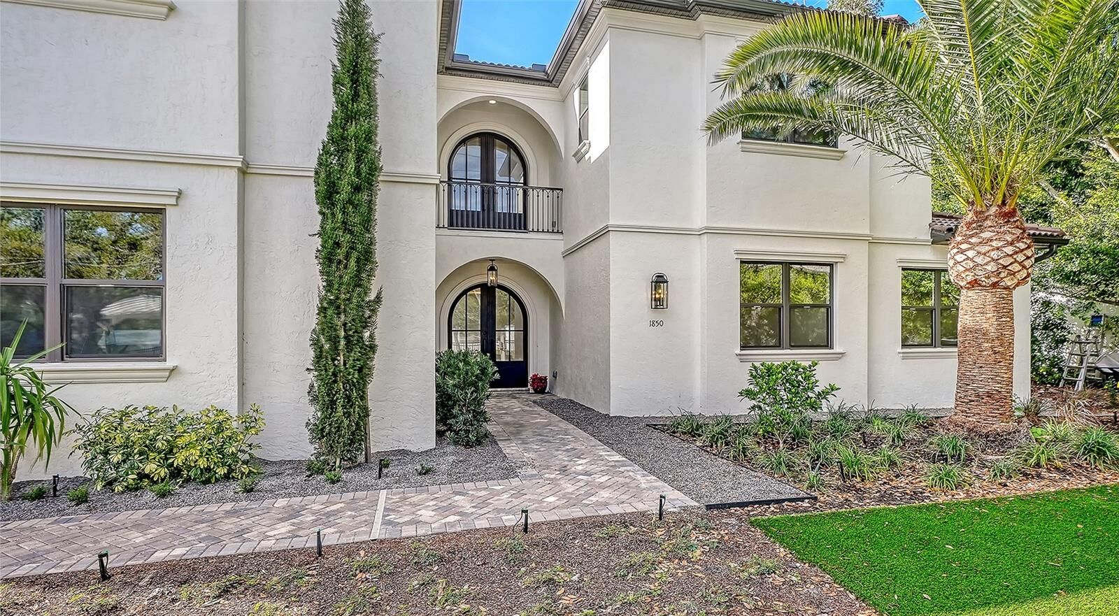 Property Photo:  1850 Webber Street  FL 34239 
