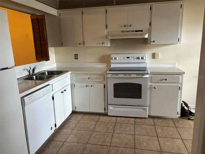 Property Photo: 600 Northern Way 204 FL 32708