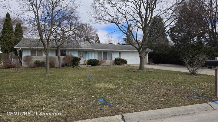 Property Photo:  5024 Clydesdale Lane  MI 48603 