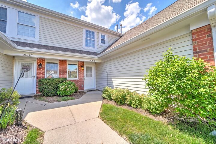 Property Photo:  208 Westminster Court D  IL 60193 
