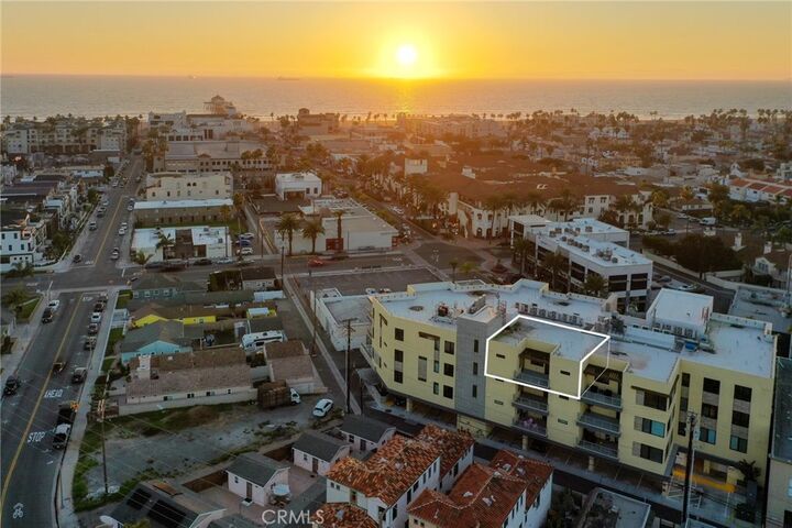 Property Photo:  414 Main St. 410  CA 92648 