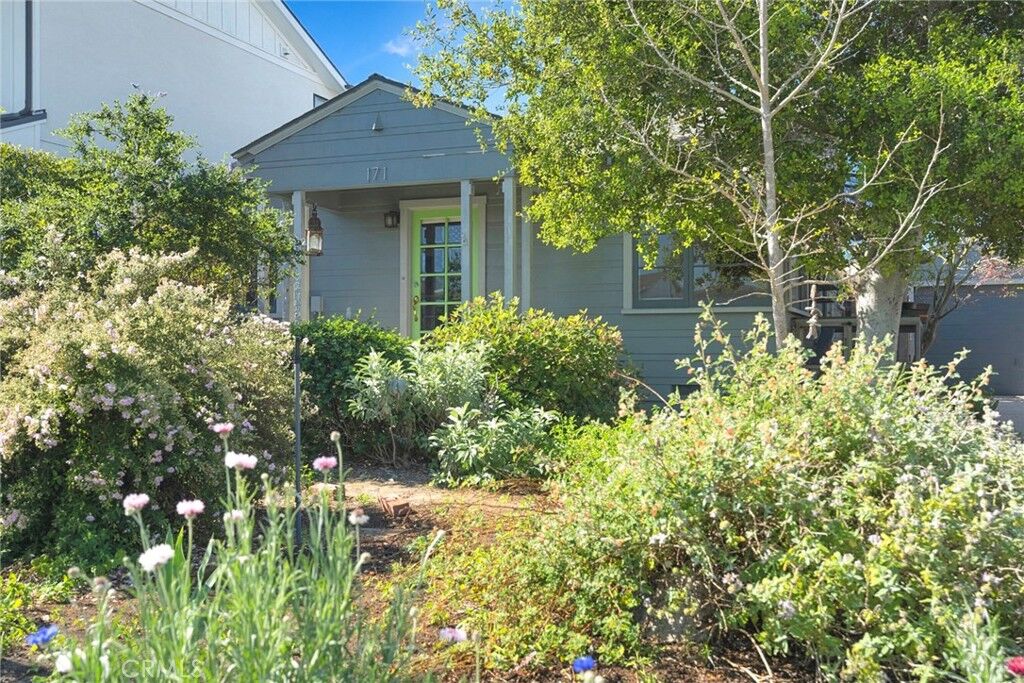 Property Photo:  171 Costa Mesa Street A  CA 92627 