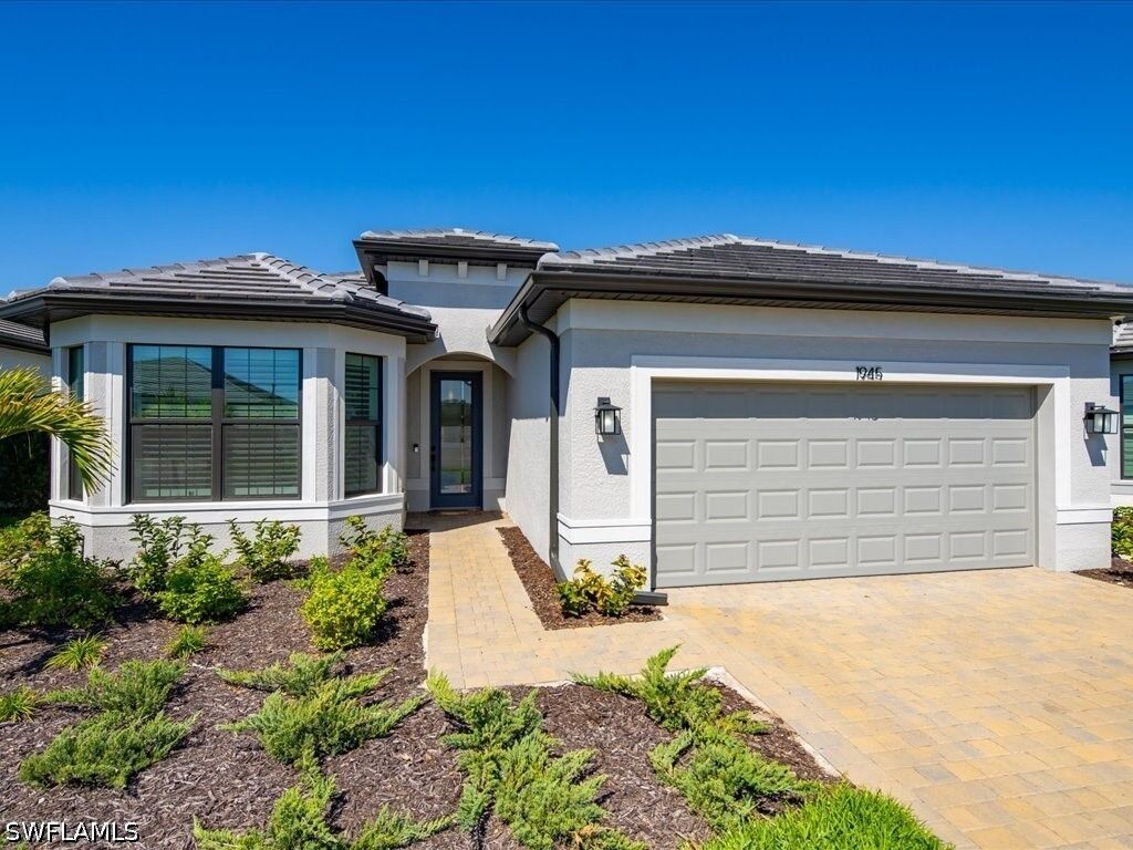 Property Photo: 1945 Fresno Avenue FL 34120