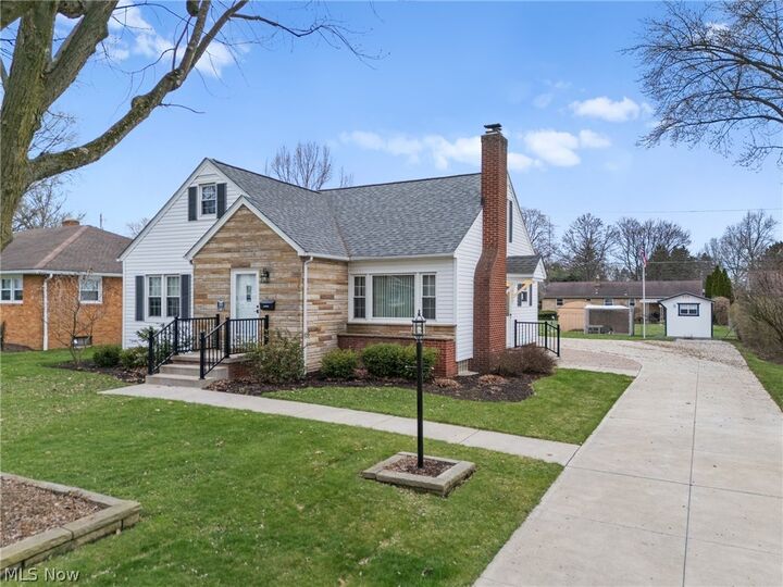 Property Photo:  2883 Sharonwood Avenue NW  OH 44708 