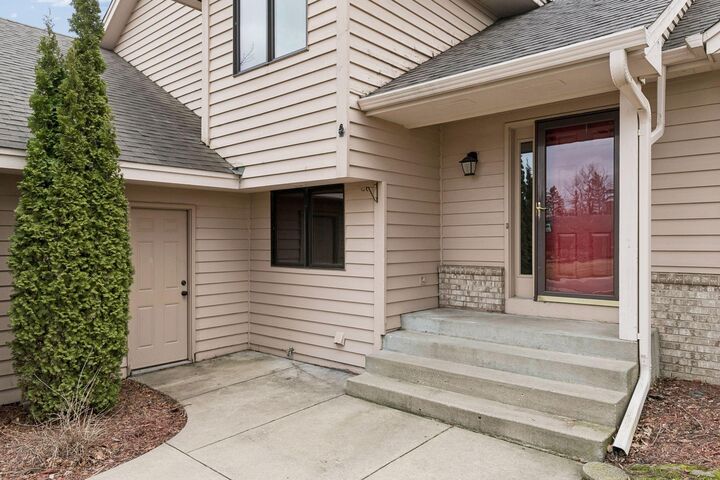 Property Photo:  1325 Courtland E  MN 55387 