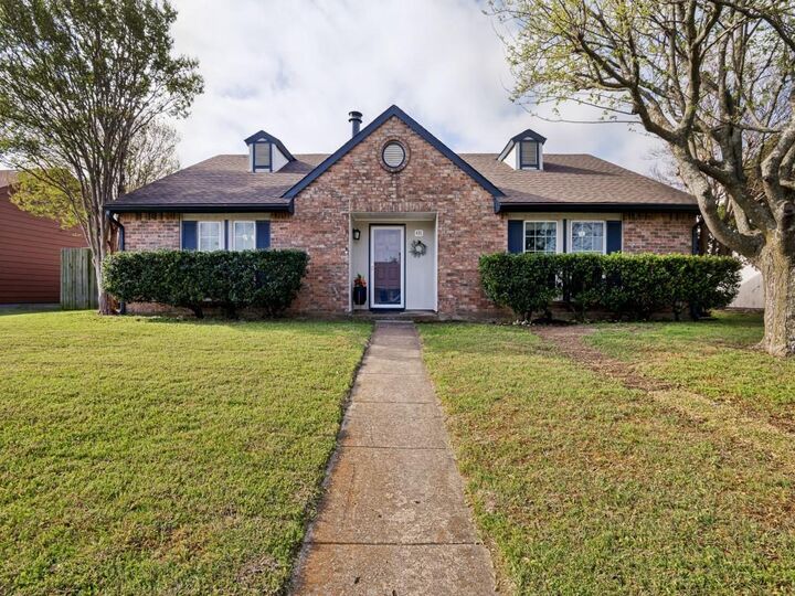 Property Photo: 431 Whitney Street TX 75104