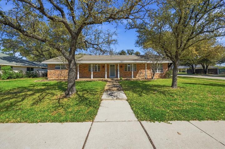 Property Photo:  3311 Peachtree Lane  TX 76013 