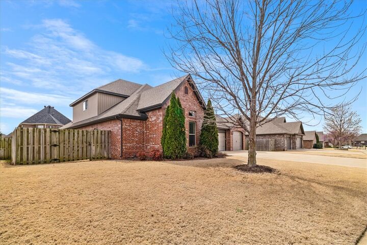 Property Photo:  6106 W Bainbridge Drive  AR 72758 
