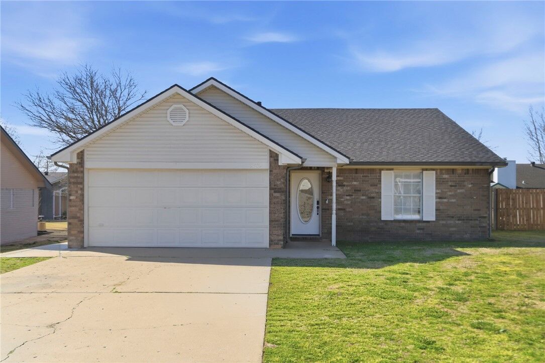 Property Photo:  2702 W Margaret Street  AR 72756 