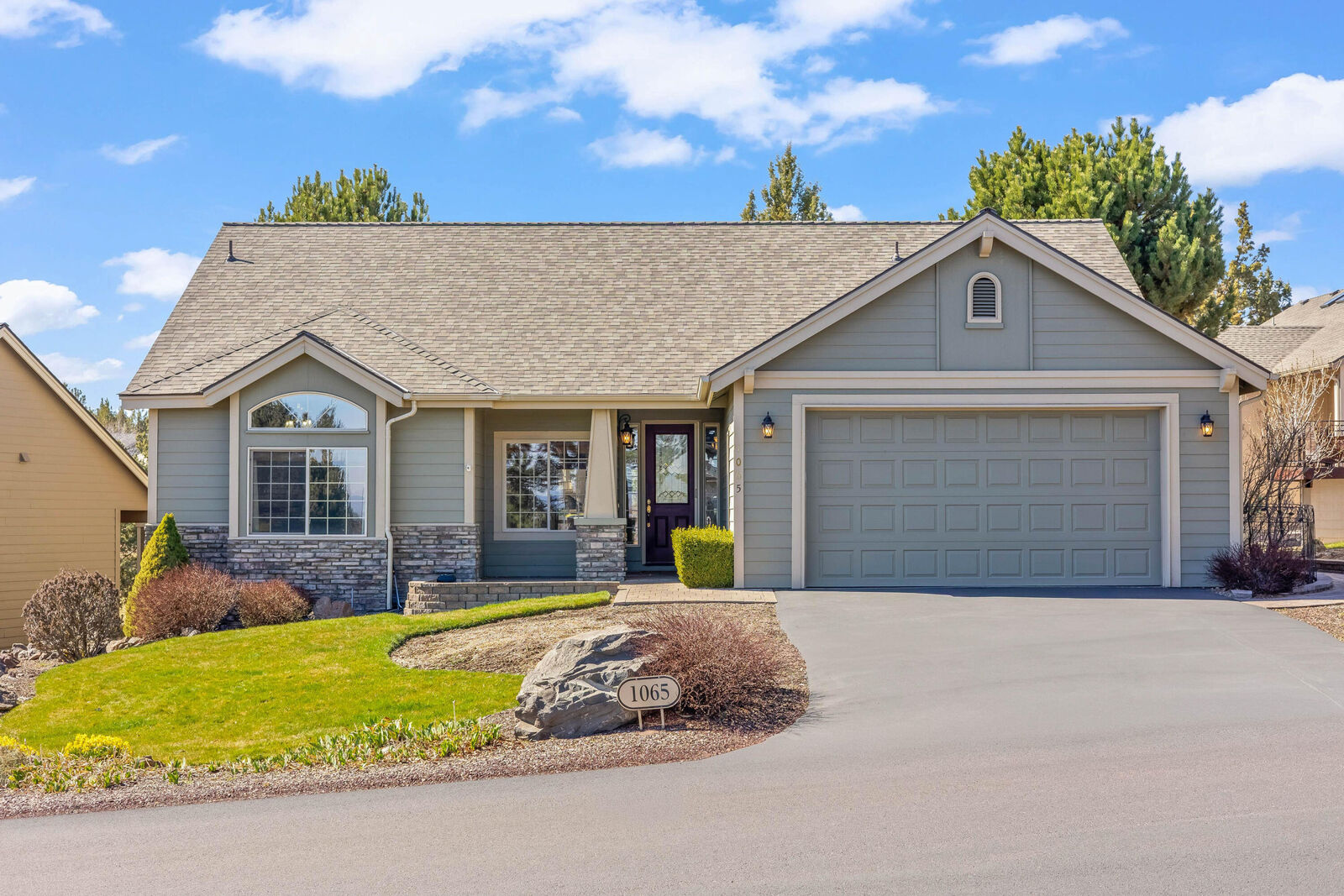 Property Photo: 1065 Victoria Falls Drive OR 97756