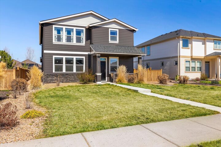 Property Photo:  715 NE Union Loop  OR 97754 