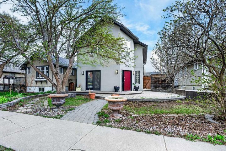 714 7 Avenue NE — photo 1