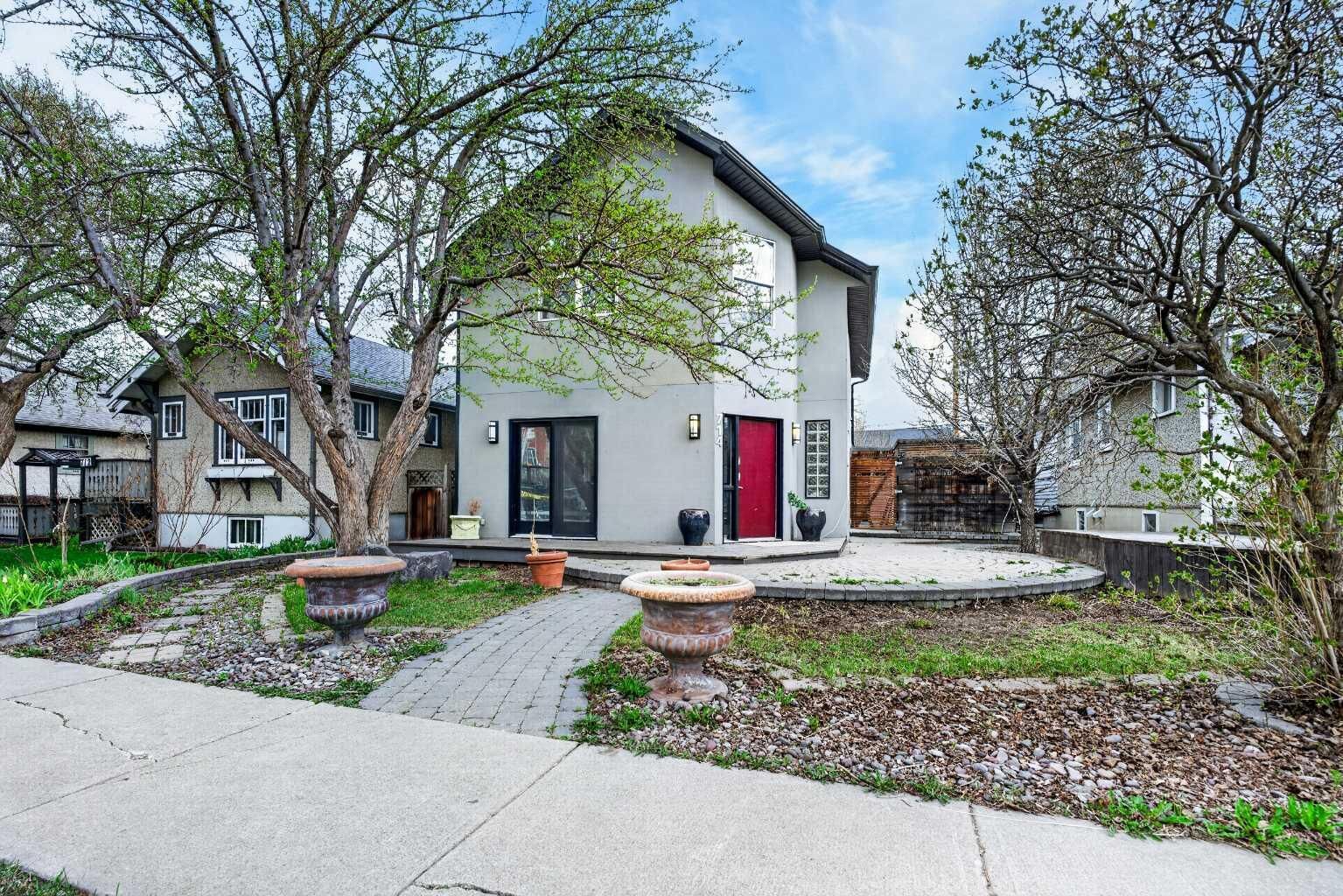 Property Photo: 714 7 Avenue NE AB T2E 0N5