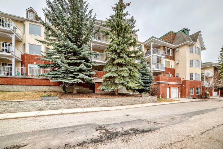 Property Photo:  3202 Sienna Park Green SW  AB T3H 3N7 