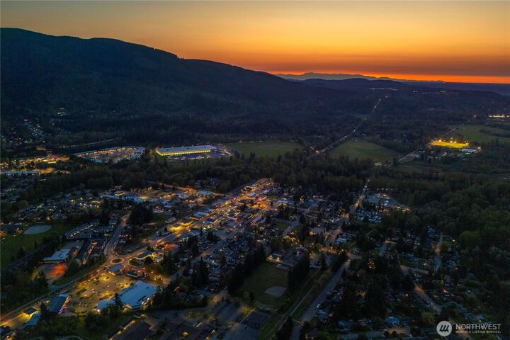 Property Photo:  386  Zemp Way NE  WA 98045 