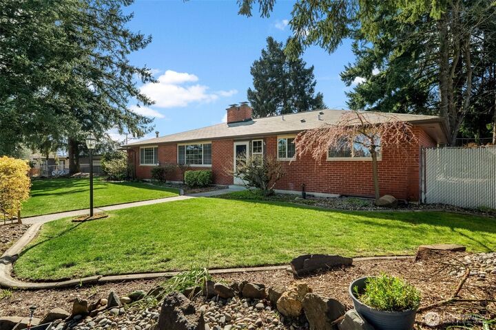 Property Photo:  1116 S Woodlawn Street  WA 98465 