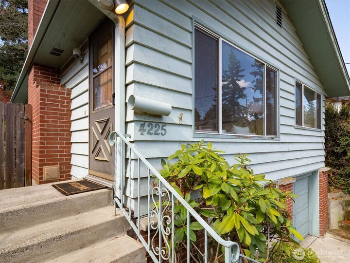 Property Photo:  4225  46th Avenue S  WA 98118 