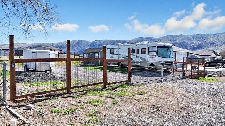 Property Photo:  507 SW Autumn Loop  WA 99349 