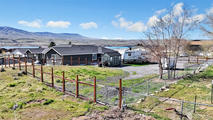 Property Photo:  507 SW Autumn Loop  WA 99349 