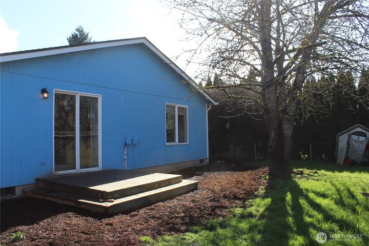 Property Photo: 1403 N 4th Avenue WA 98626