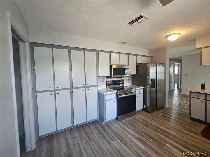Property Photo:  404 S Adams Street  FL 34465 