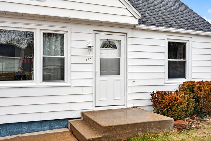 Property Photo:  117 N Cherry Street  WI 54944-9405 