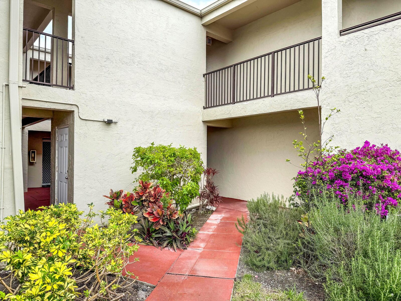 Property Photo:  2528 Boundbrook Drive S 205  FL 33406 