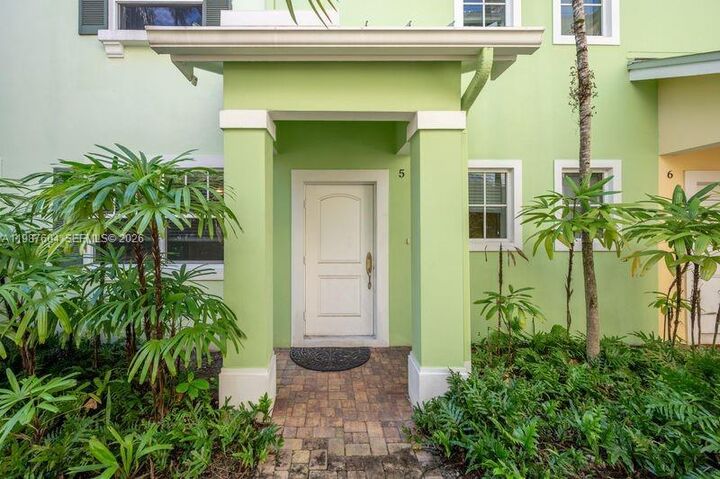 Property Photo:  630 SE 15th St 5  FL 33316 