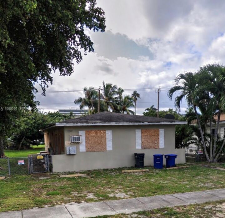 Property Photo:  1380 NE 111th St  FL 33161 