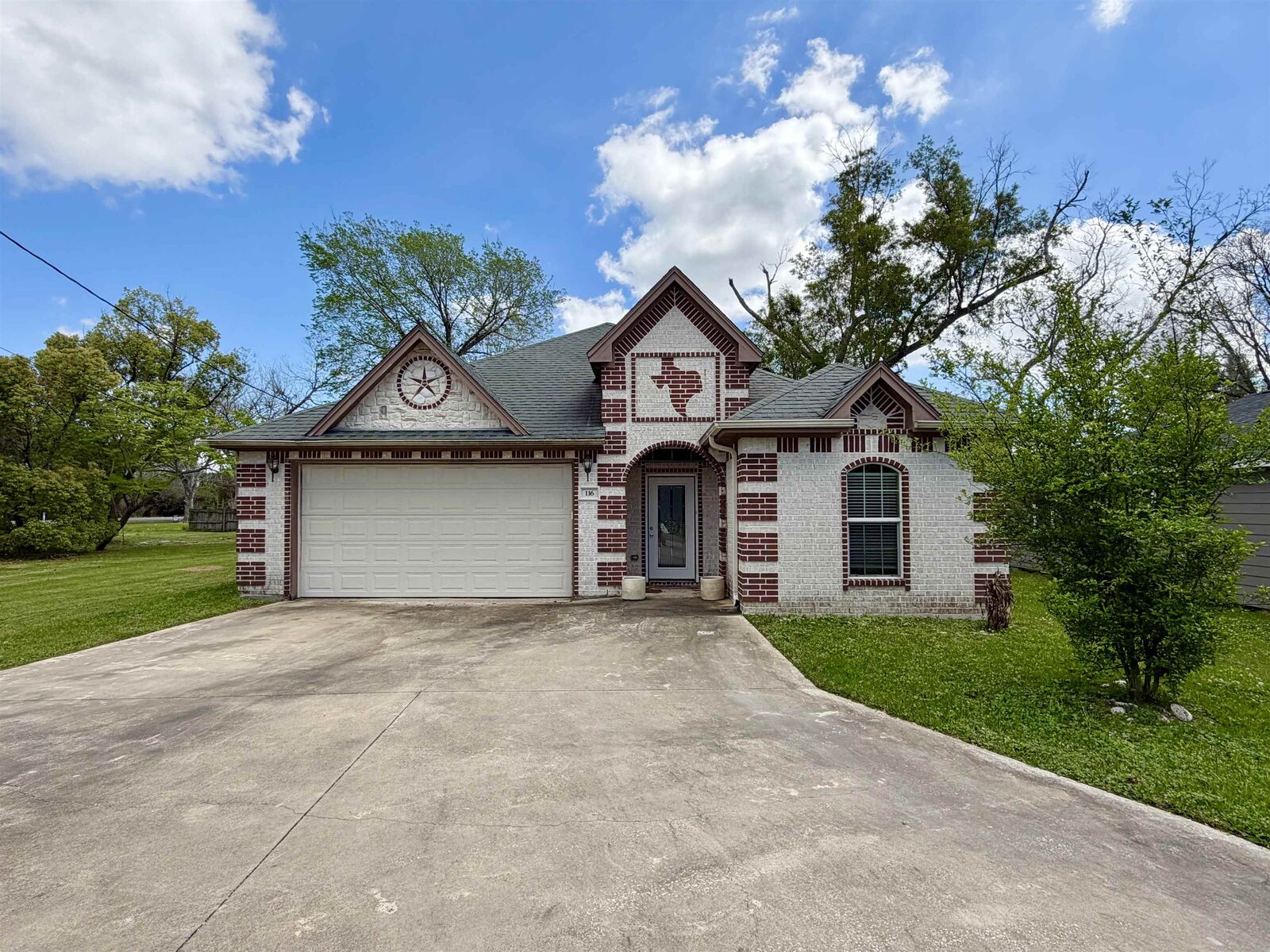 Property Photo: 116 Sycamore St. TX 77651