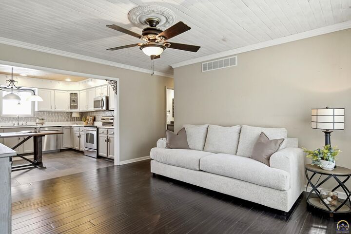Property Photo:  4814 SW Cochise Ave  KS 66614 