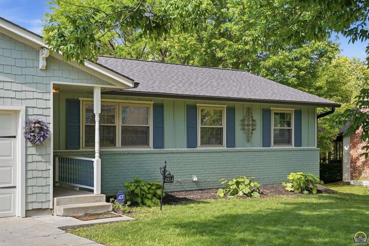 Property Photo:  4814 SW Cochise Ave  KS 66614 