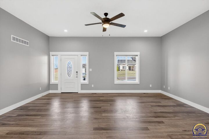 Property Photo:  3321 SE 23rd St  KS 66605 