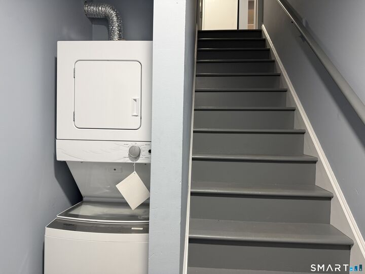 Property Photo:  85 Avery Street 2nd Floor  CT 06902 