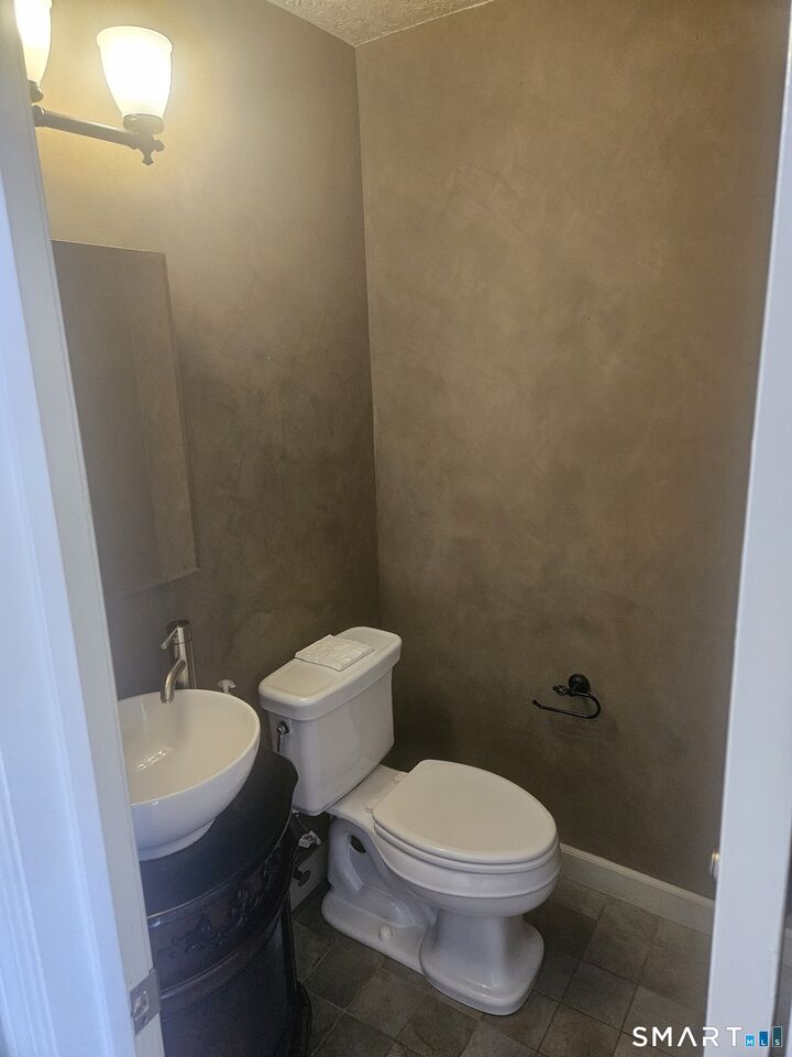 Property Photo:  63 Webb Street 11  CT 06451 