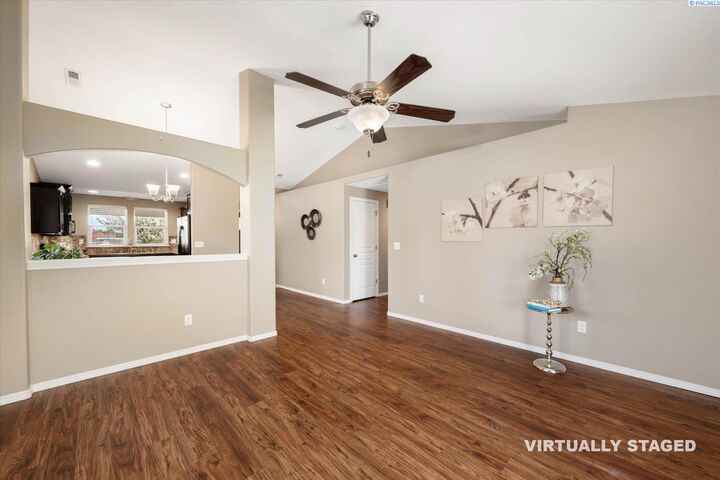 Property Photo:  765 N Williams  WA 99336 