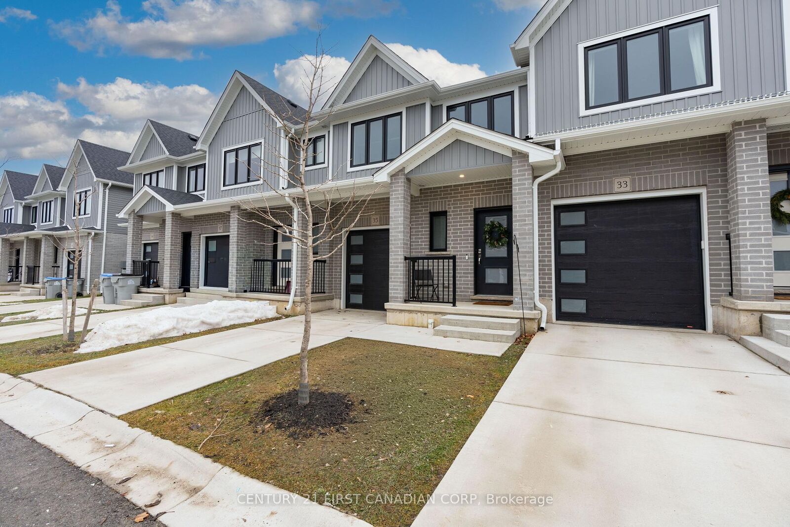 Property Photo:  17 Nicholson Street 35  ON N0M 2J0 