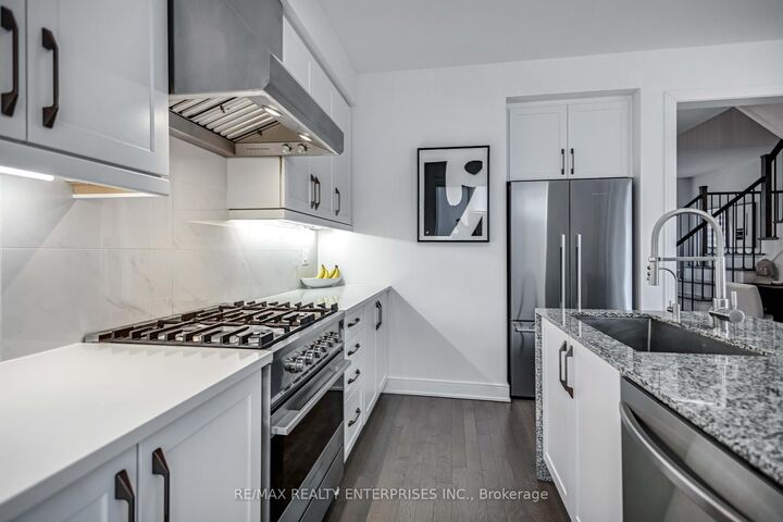 2497 Littlefield Crescent — photo 1