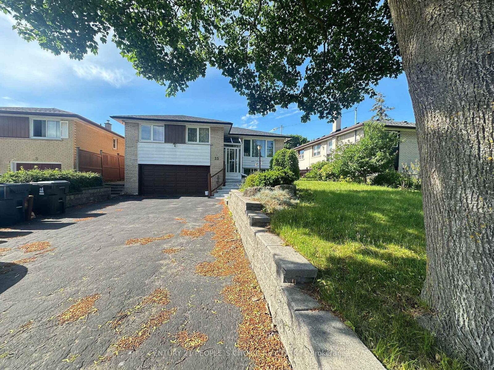 Property Photo: 35 Westhumber Boulevard ON M9W 3M5