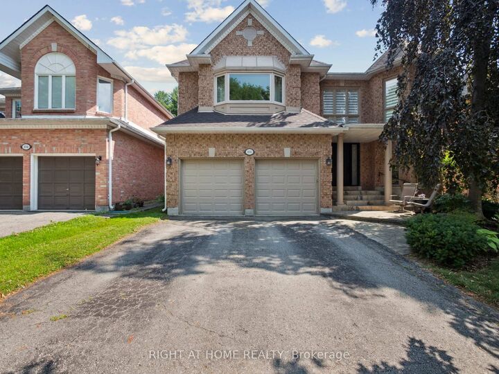 100 Carlyle Crescent — photo 1